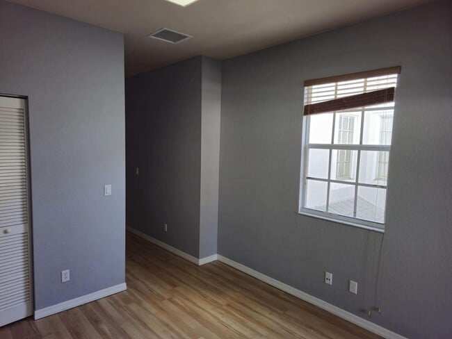 Building Photo - Prime Location & Modern Comfort in Greenacres! 3 Bed 2.5 Bath Townhouse