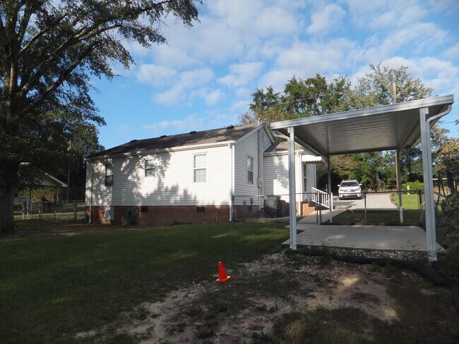 Building Photo - 214 Edgewood Dr