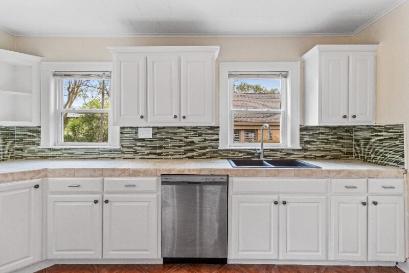 Building Photo - 315 E 1st St