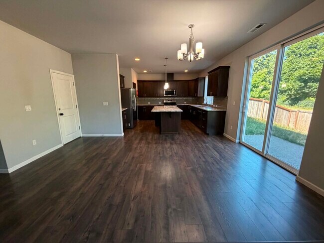 Building Photo - 15550 Chad Dr SE