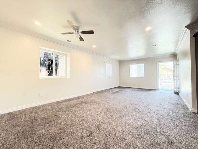 Building Photo - 114 W 50th St