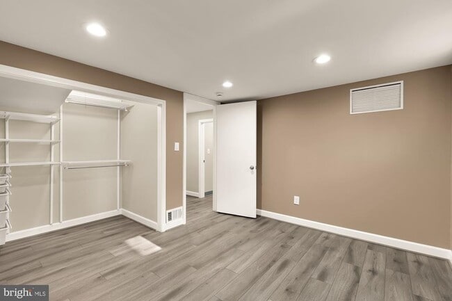 Building Photo - 8730 Ewing Dr