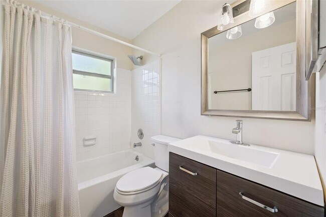 Building Photo - 111 Pineapple Ct