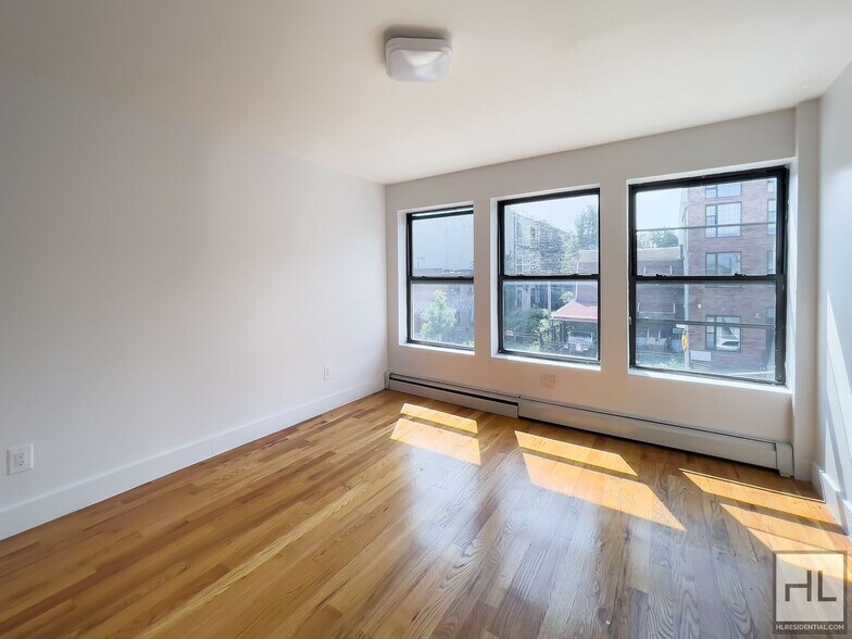 Building Photo - Spacious Bushwick 2 Bed 1-Bath / Great Loc...