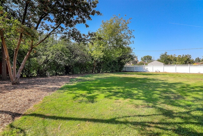 Building Photo - 4N150 5th Ave