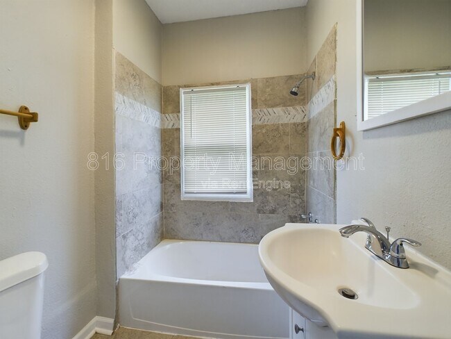 Building Photo - 5218 Highland Ave