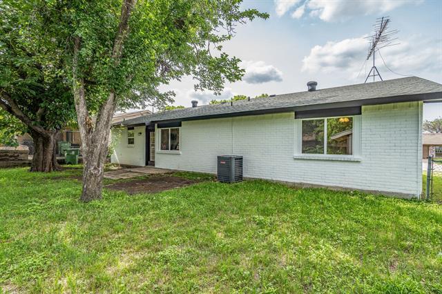 Building Photo - 930 Briarwood Dr