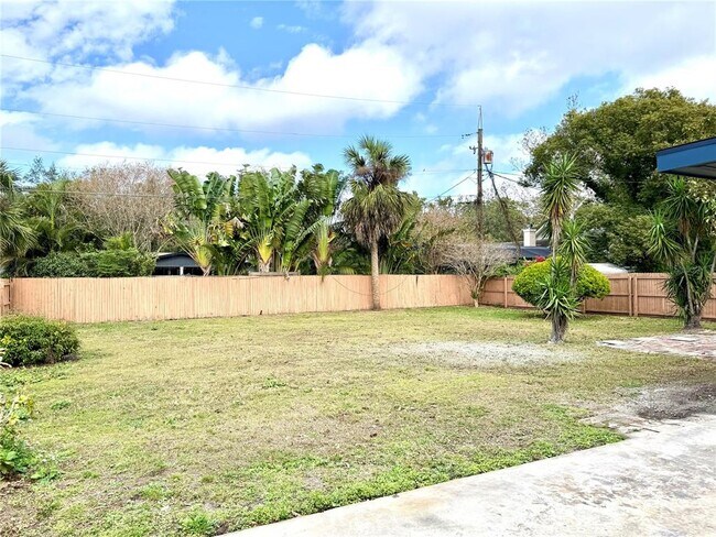 Building Photo - 431 Page St