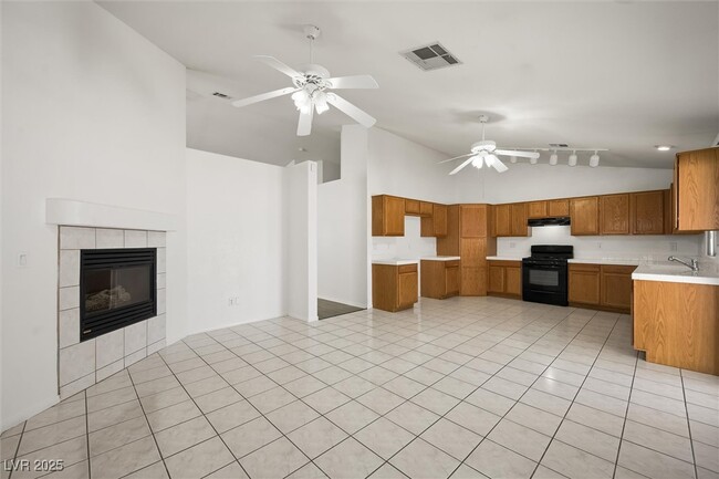 Building Photo - 3641 Yorba Linda Dr