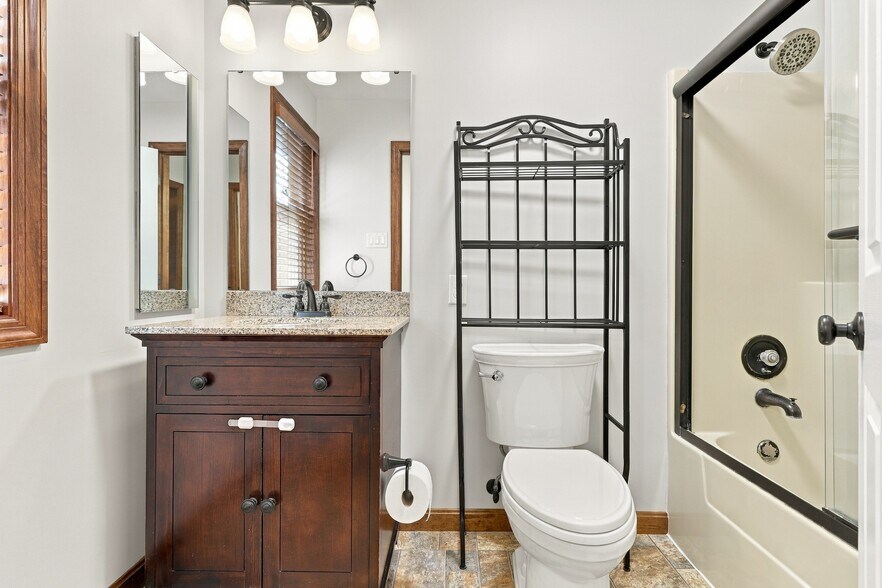 Master Bath - 134 Heldon Dr