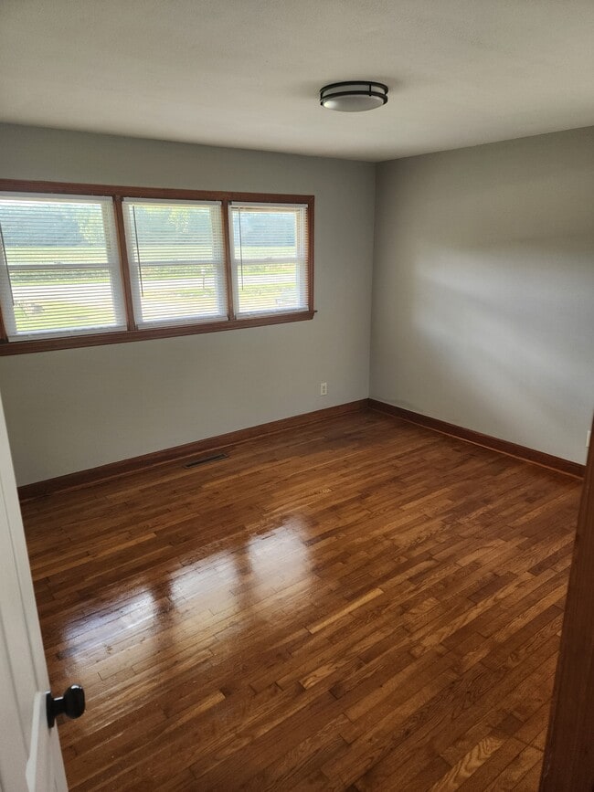 Building Photo - 919 US-13