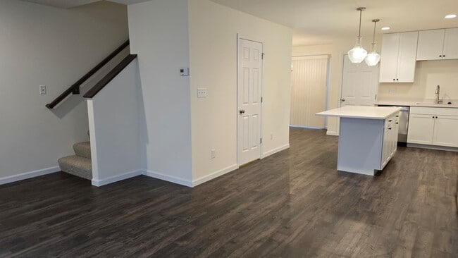 Building Photo - 425 Sunset Hollow Drive