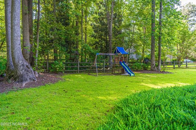 Building Photo - 145 Sandhurst Pl