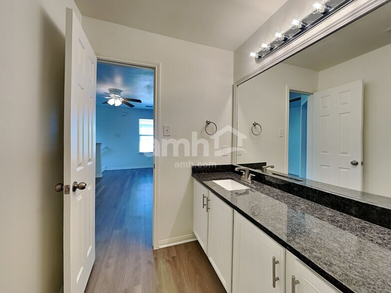 Building Photo - 13214 Ambrosa Dr