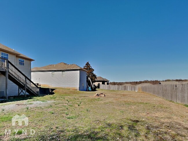 Building Photo - 1212 S Erika Ave