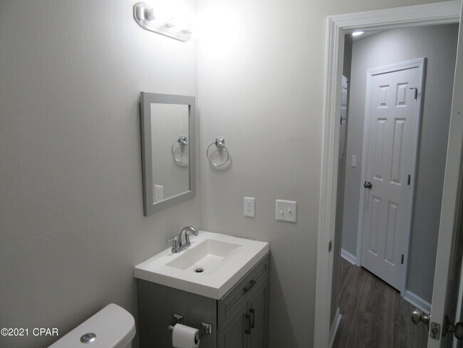 Building Photo - 1300 Grace Ave