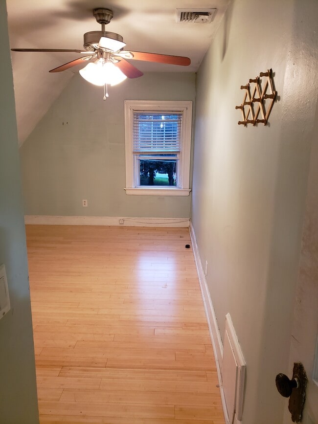 Building Photo - 221 Doyle Ave