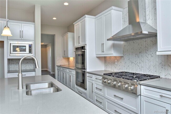 Building Photo - 6040 S Olive Ct