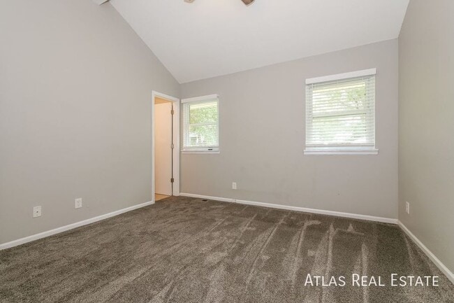 Building Photo - $500 off Move-In Costs and 4 WEEKS FREE RE...