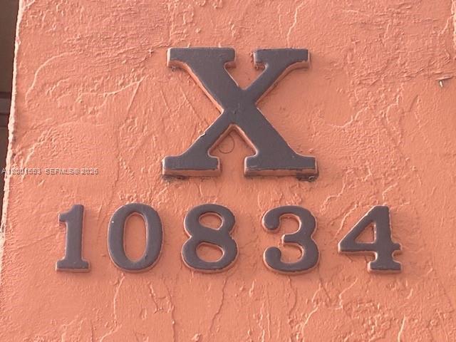 Building Photo - 10834 N Kendall Dr