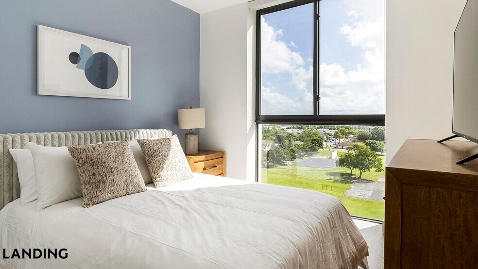 Building Photo - 1155 NE 126th St