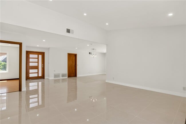 Building Photo - 27301 Via Avila