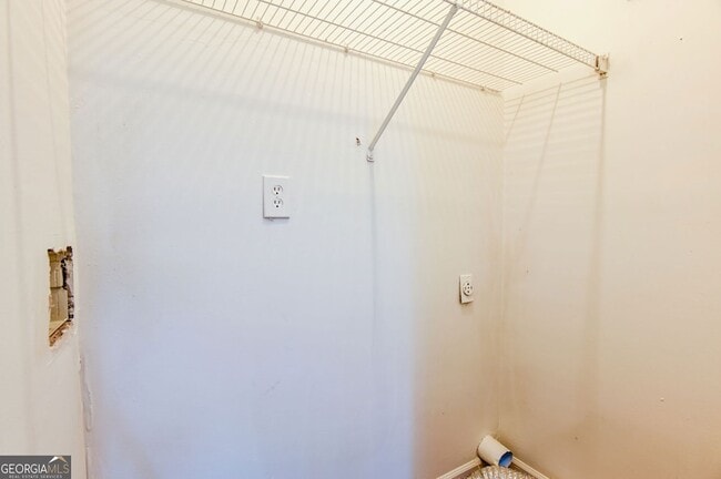 Building Photo - 105 N Oakland Cir