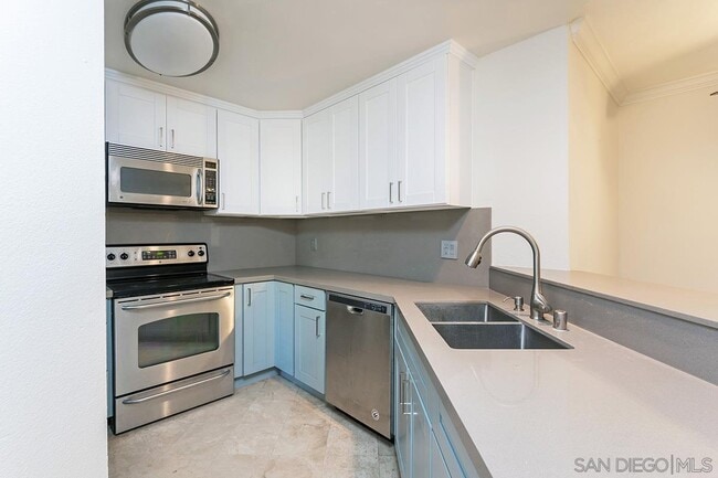 Building Photo - 7455 Charmant Dr