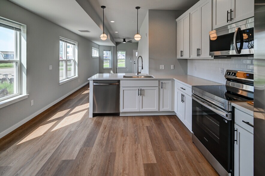 Building Photo - 2908 Radicchio Dr