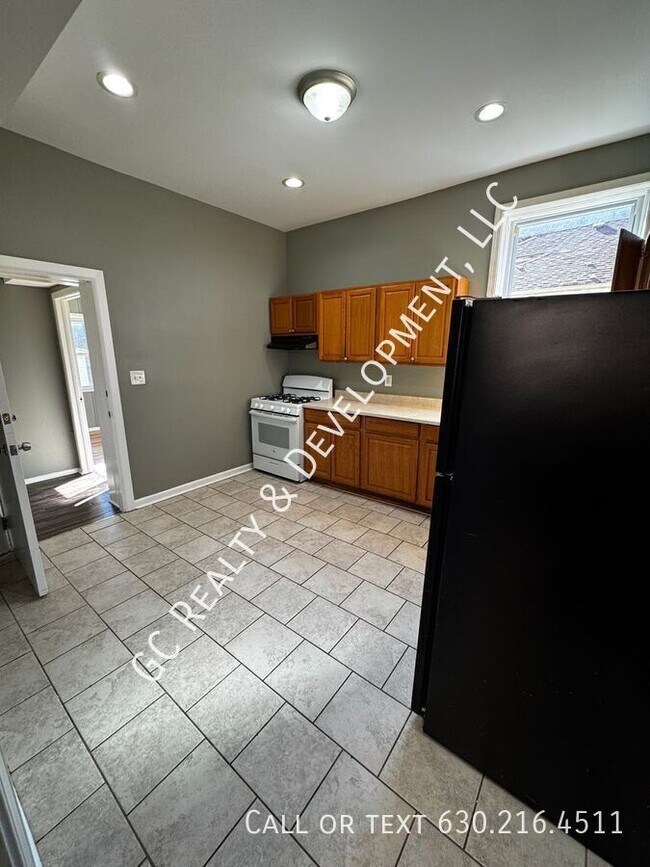 Building Photo - 11347 S King Dr