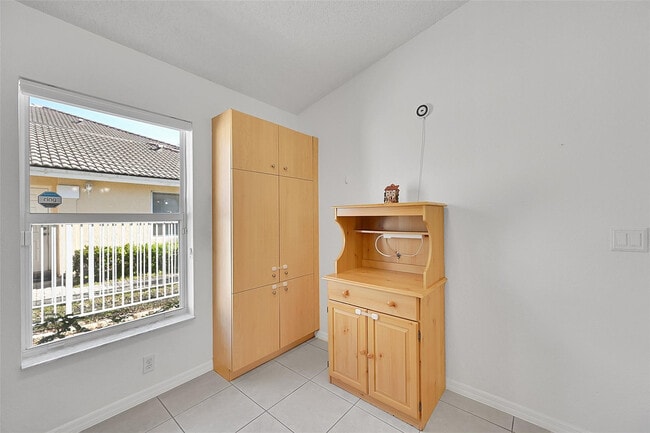 Building Photo - 5361 NW 90th Ave