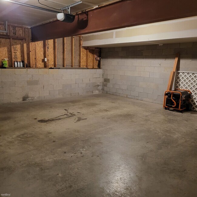 Building Photo - 4 br, 2.5 bath House - 12302 Hillcreek Circle