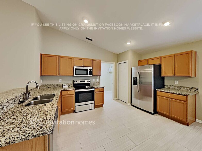 Building Photo - 4518 Fairway Oaks Dr