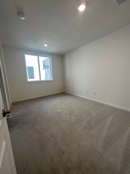 Building Photo - 29800 Mission Blvd