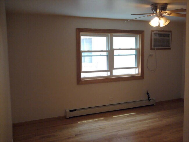 Building Photo - 1124 Dunlop Ave