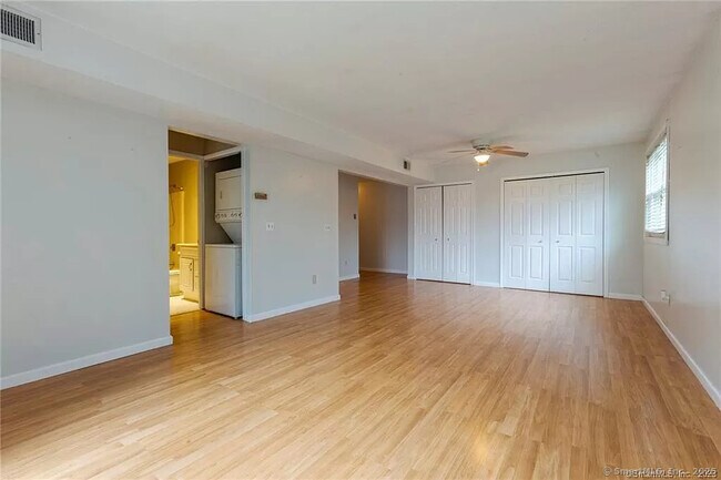 Building Photo - 612 Twin Circle Dr