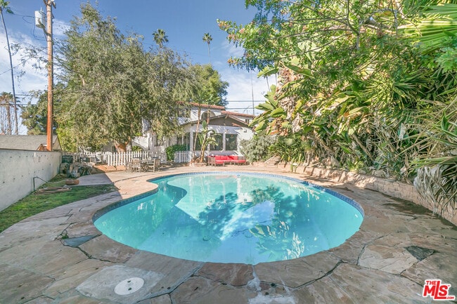 Building Photo - 1530 Valley View Rd