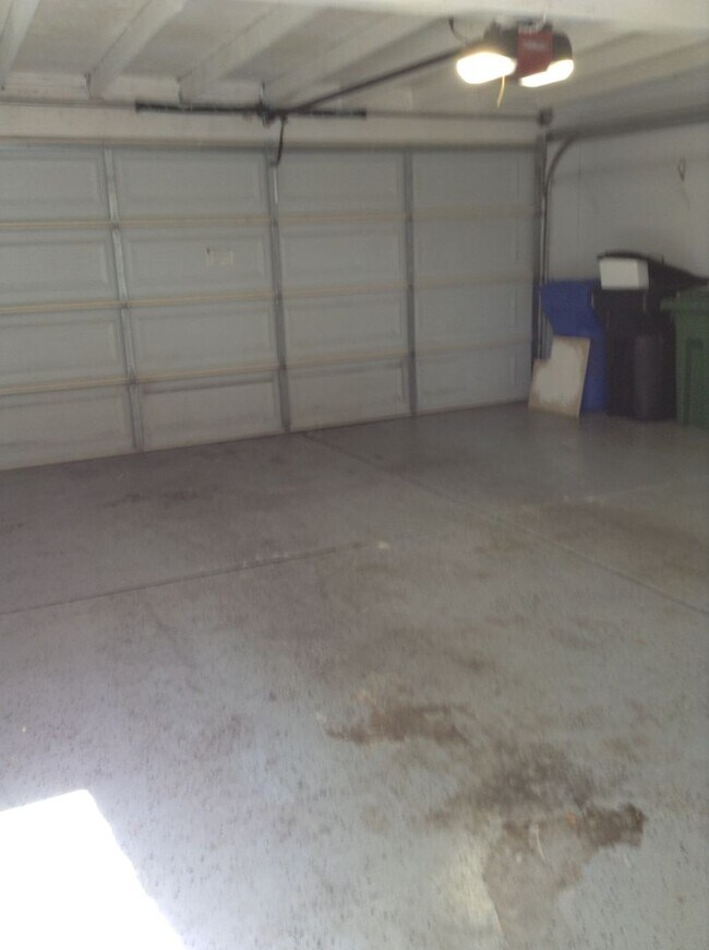 Building Photo - Stunning Townhouse on Mission Boulevard of Fremont