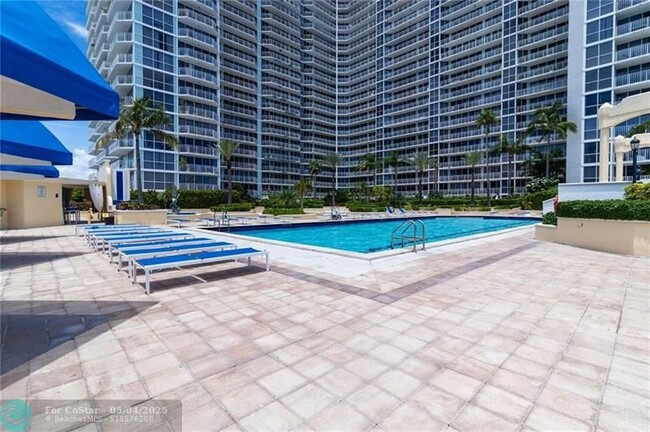 Building Photo - 7601 E Treasure Dr