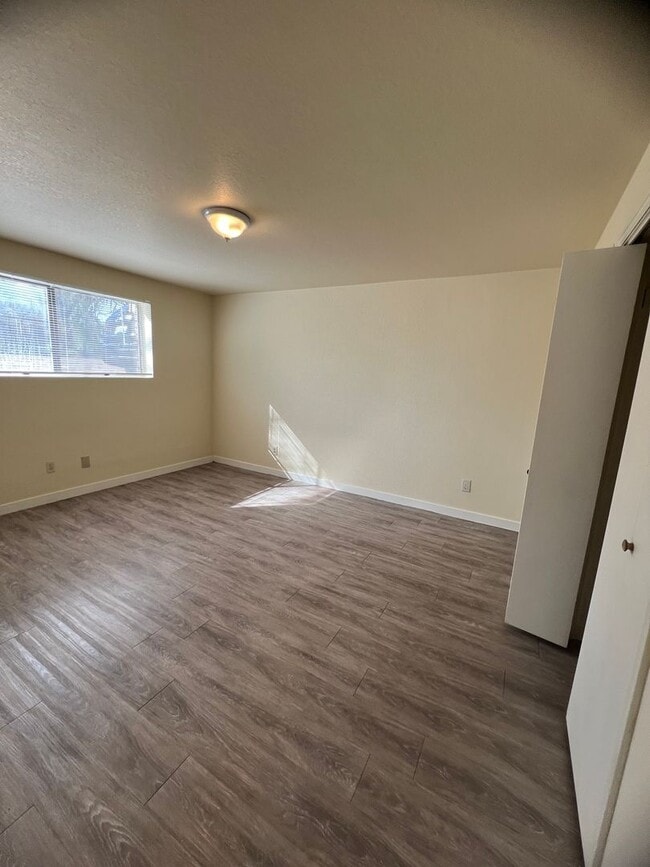 Building Photo - 825 W 400 N