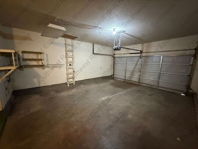 Building Photo - Cute 3 bedroom 2 bath brick home.