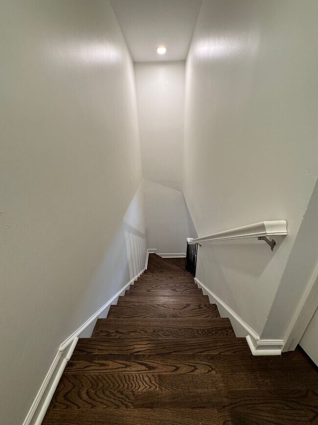 Building Photo - Nice Brick 2/2.5 Townhome in Atlanta- $2,750