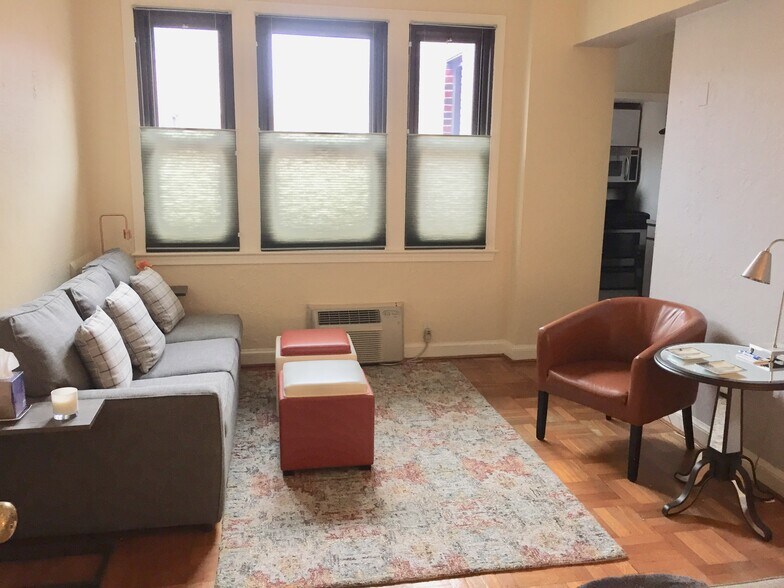 Primary Photo - 1010 25th St NW