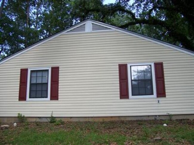 Building Photo - 2341 San Mateo Ct