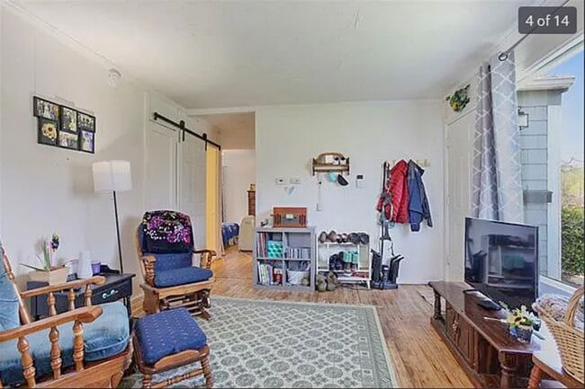Building Photo - 2 Bed 1 Bath rare to rent!