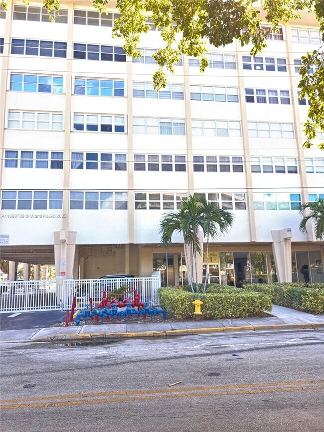 Building Photo - 111 Golden Isles Dr