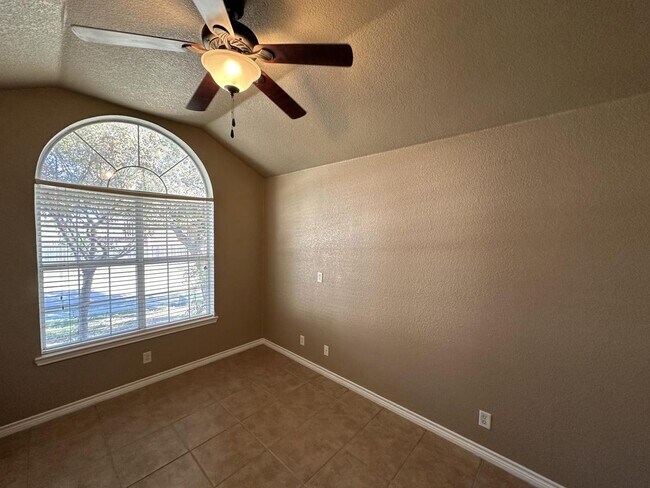 Building Photo - AVAILABLE NOW!