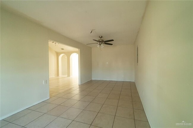 Building Photo - 407 Delia Ave