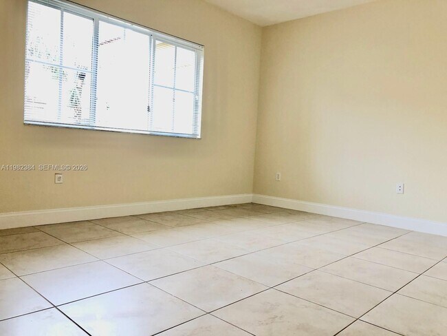 Building Photo - 2557 Centergate Dr