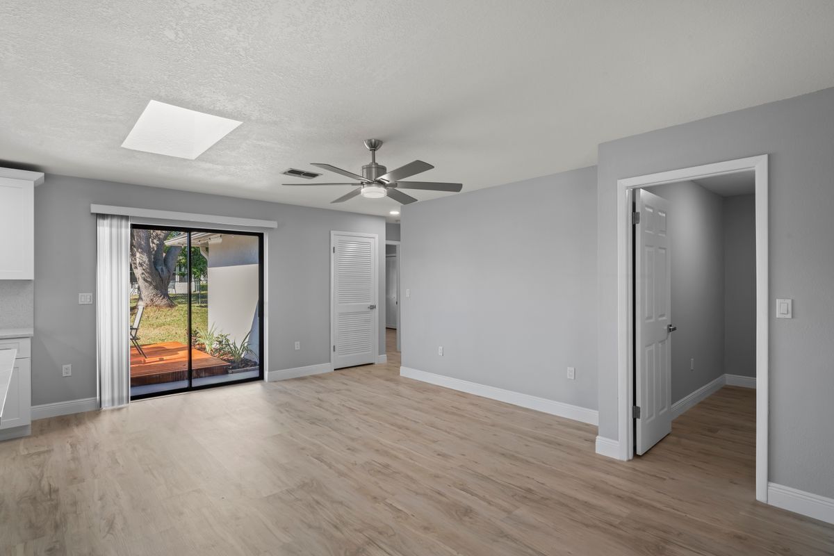Building Photo - 8312 Roxboro Dr